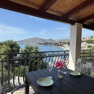 Mirella 20 M From The Sea - Free Parking Apartman Trogir